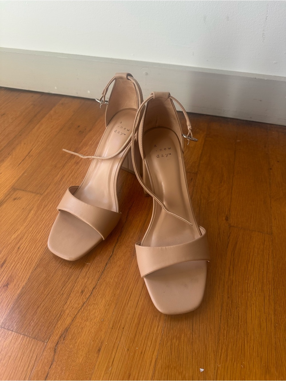 Nude heels size 7.5